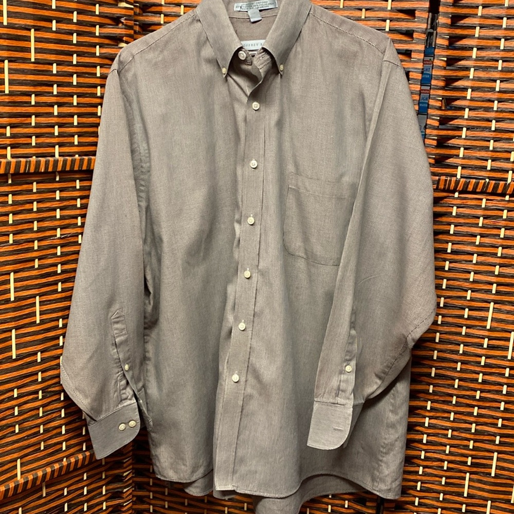 Geoffrey Beene men’s size 16(32-33)wrinklefree button dress shirt. Brown and tan